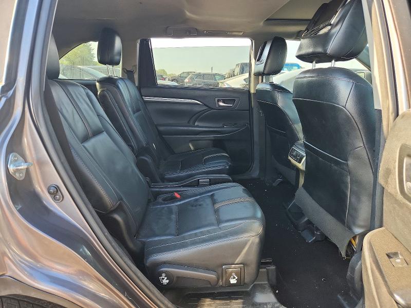 Photo 11 from auction – 2017 TOYOTA HIGHLANDER with VIN 5TDKZRFH4HS520095