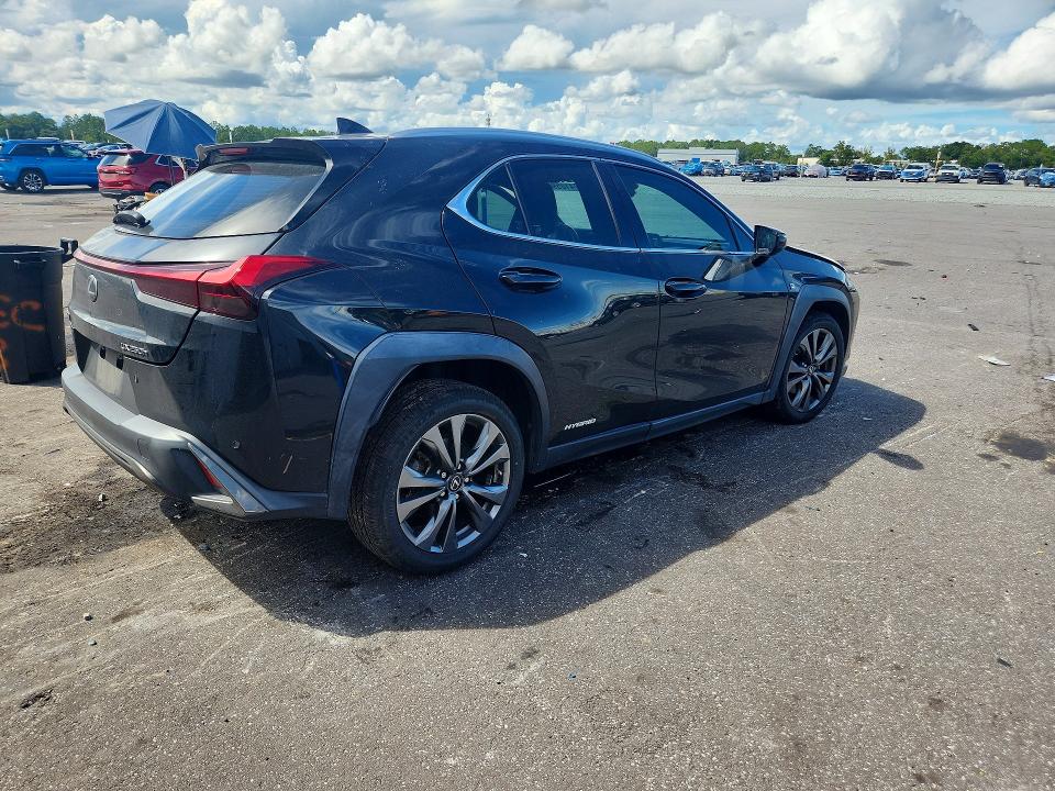 Photo 3 from auction – 2021 LEXUS UX with VIN JTHE9JBHXM2045265