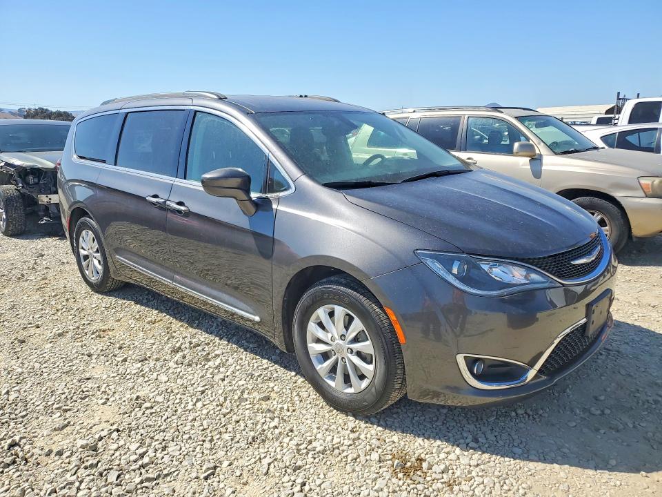 Photo 4 from auction – 2017 CHRYSLER PACIFICA with VIN 2C4RC1BG9HR517491