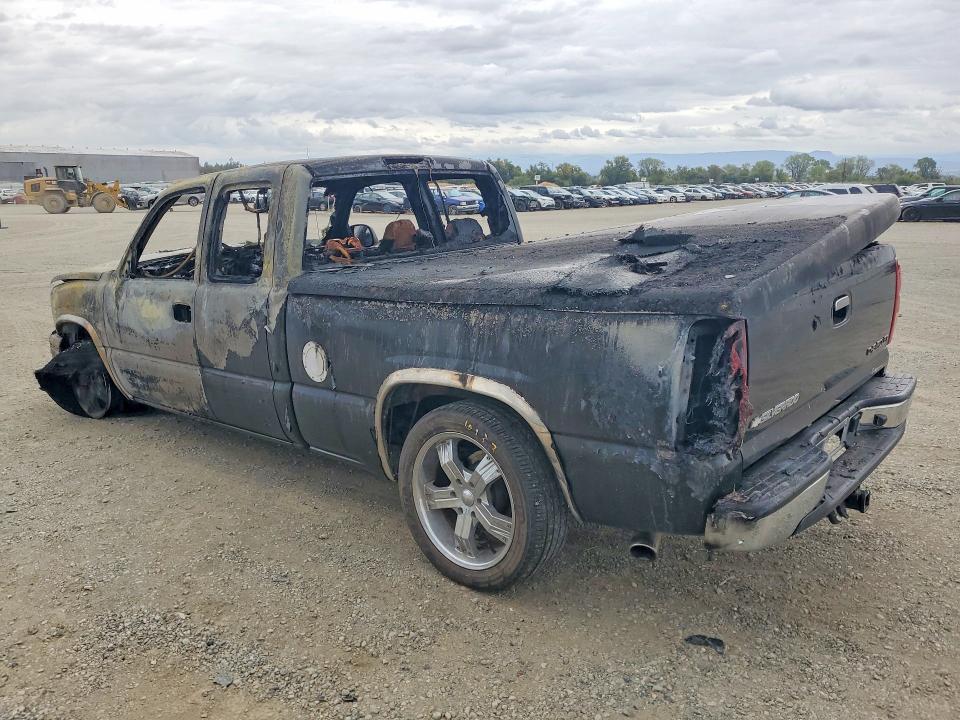 Photo 2 from auction – 2003 CHEVROLET SILVERADO with VIN 2GCEC19V531412117