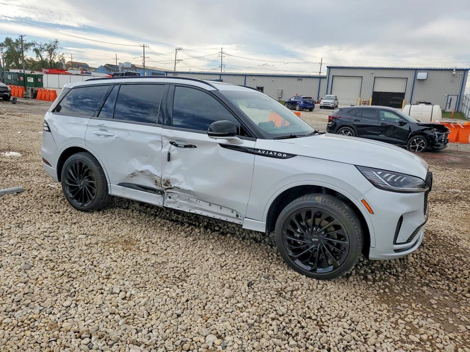 Снимка 4 от търг – 2025 LINCOLN AVIATOR с VIN 5LM5J7XCXSGL17069