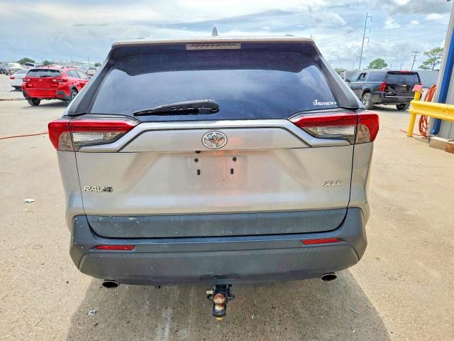Photo 6 from auction – 2019 TOYOTA RAV4 with VIN 2T3W1RFV2KW015595