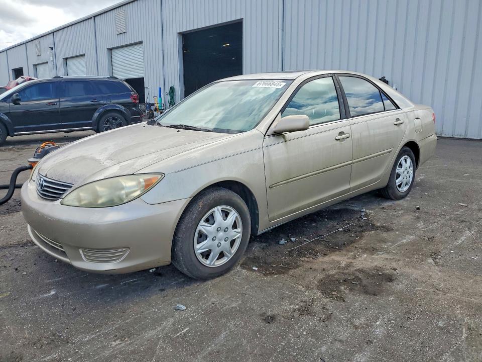 TOYOTA CAMRY 2005 with VIN 4T1BE32K35U393322 - Photo from auction