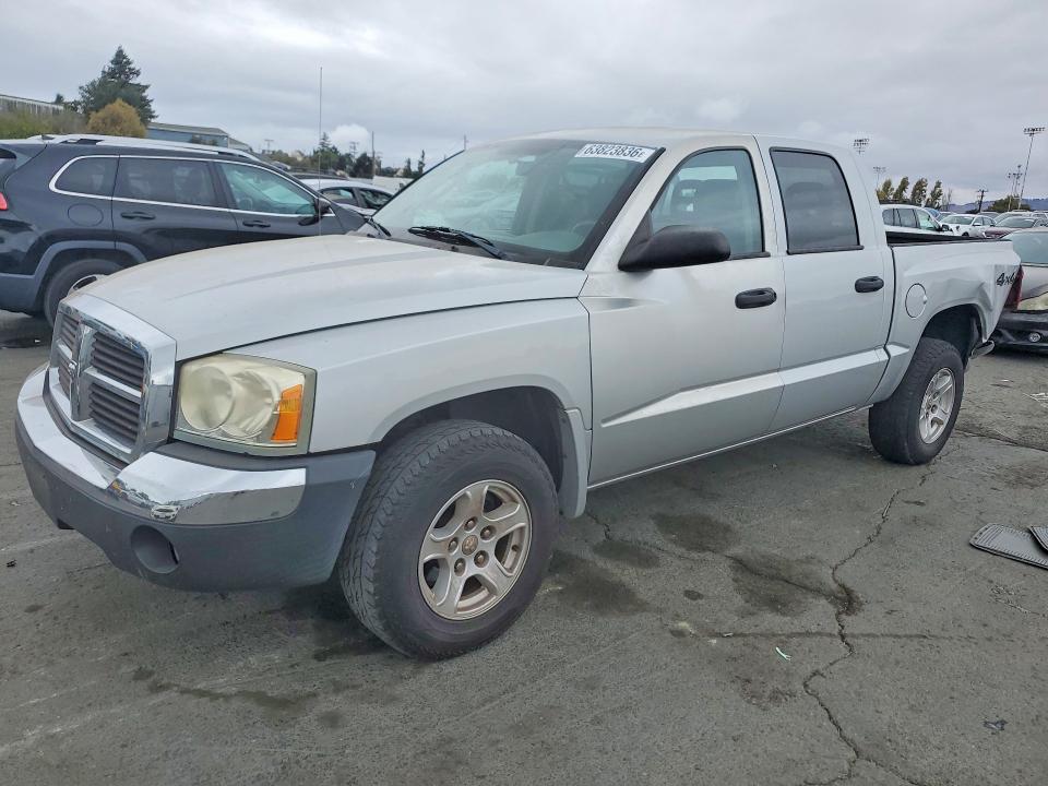 2005 DODGE DAKOTA