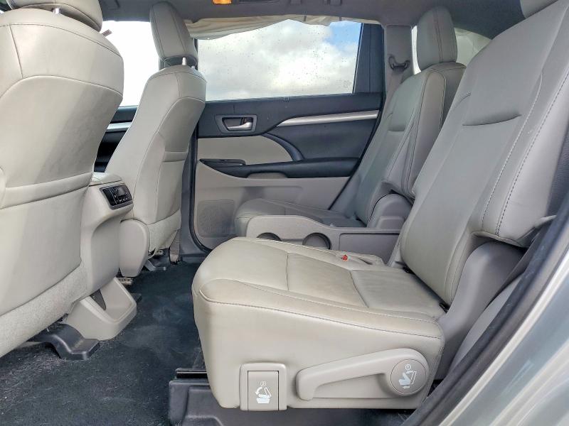 Photo 11 from auction – 2017 TOYOTA HIGHLANDER with VIN 5TDJZRFH8HS445624
