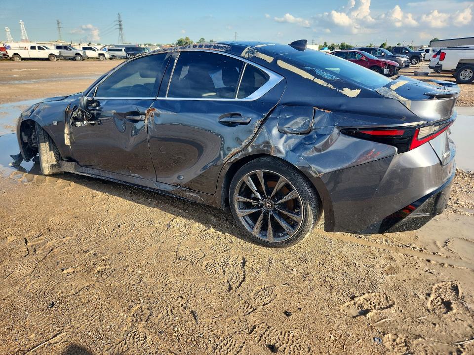 Photo 2 from auction – 2021 LEXUS IS with VIN JTHGZ1B26M5040521