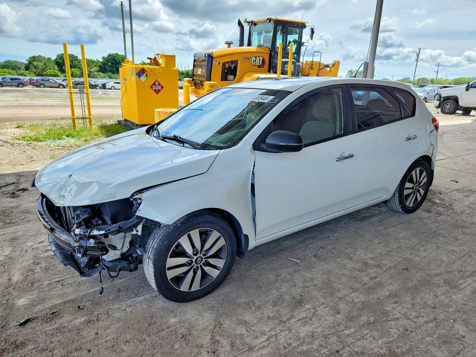 KIA FORTE5 2013 مع رقم تعريف المركبة KNAFU5A22D5686219 - صورة من المزاد
