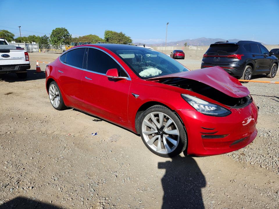 صورة رقم 4 من المزاد - 2018 TESLA MODEL 3 مع VIN 5YJ3E1EA5JF155054