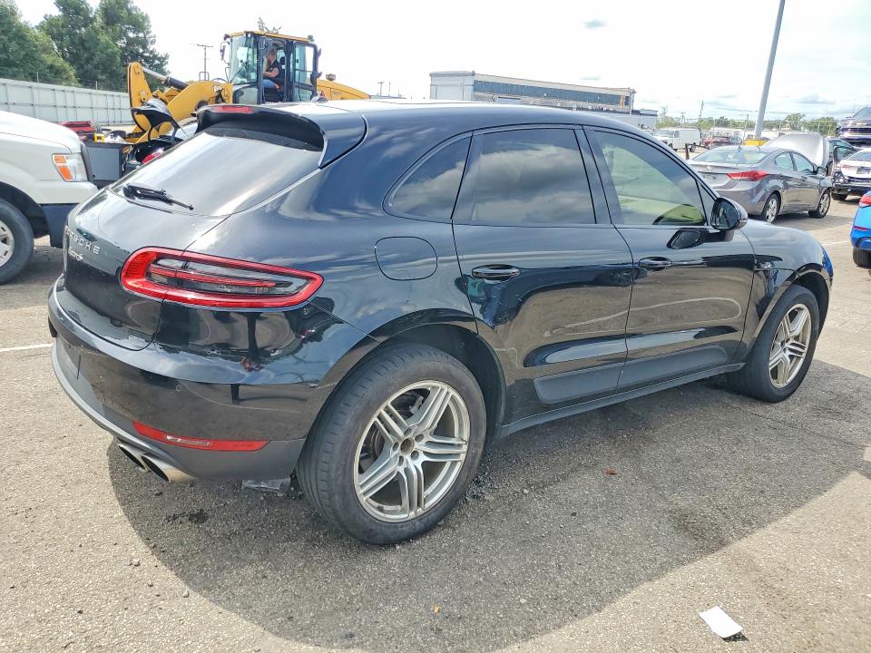 Photo 3 from auction – 2016 PORSCHE MACAN with VIN WP1AB2A52GLB45262