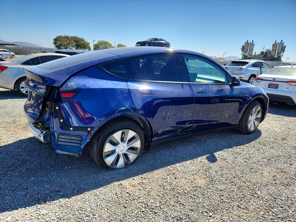 Снимка 3 от търг – 2023 TESLA MODEL Y с VIN 7SAYGDEE2PA031322