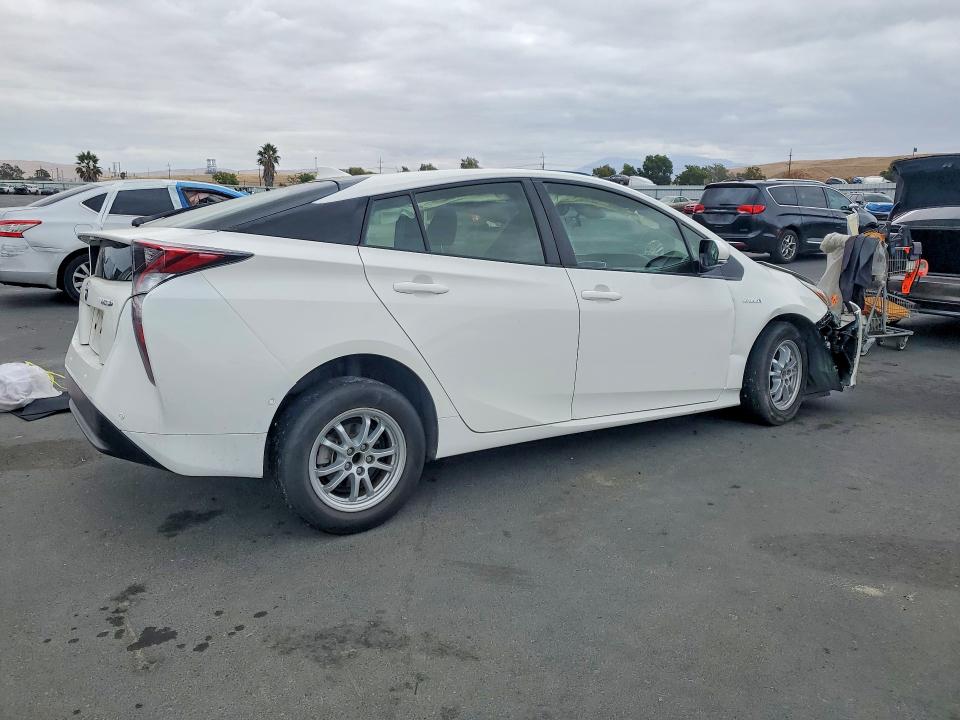 Photo 3 from auction – 2018 TOYOTA PRIUS with VIN JTDKBRFU1J3583549