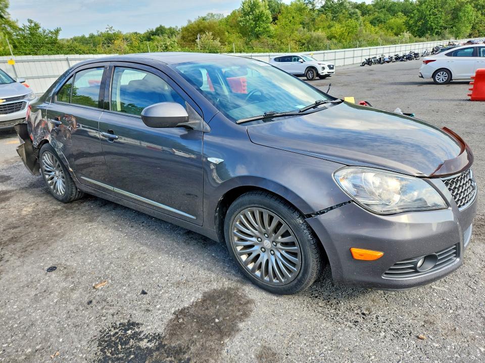 Photo 4 from auction – 2010 SUZUKI KIZASHI with VIN JS2RF9A52A6100643