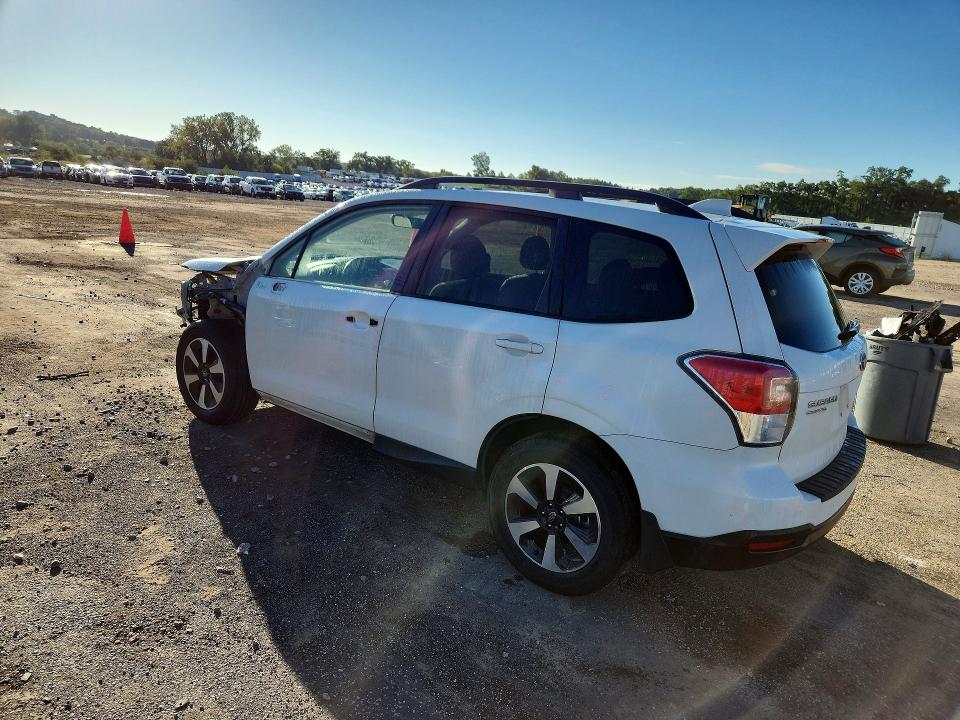 Фото 2 с аукциона – 2017 SUBARU FORESTER с VIN JF2SJAECXHH489634