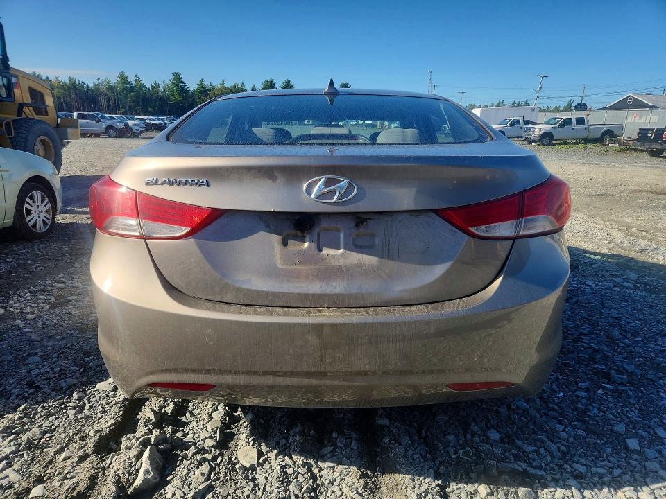 Снимка 6 от търг – 2013 HYUNDAI ELANTRA с VIN 5NPDH4AE7DH360614