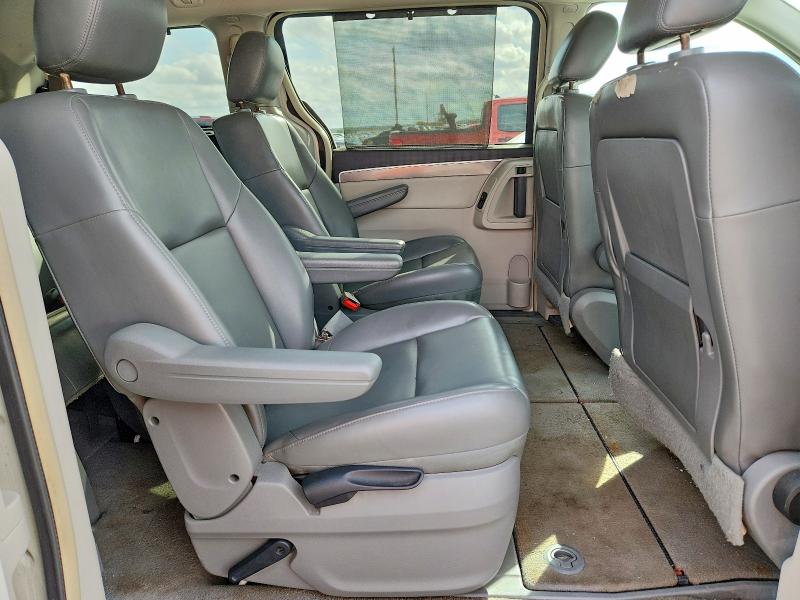Photo 11 from auction – 2010 VOLKSWAGEN ROUTAN with VIN 2V4RW3D13AR184535