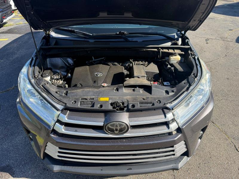 Photo 9 from auction – 2018 TOYOTA HIGHLANDER with VIN 5TDJZRFH4JS523113