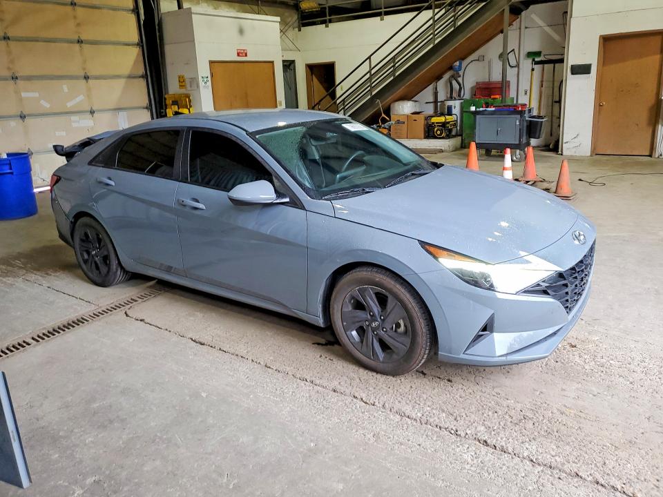 Photo 4 from auction – 2022 HYUNDAI ELANTRA with VIN KMHLM4AG0NU310018