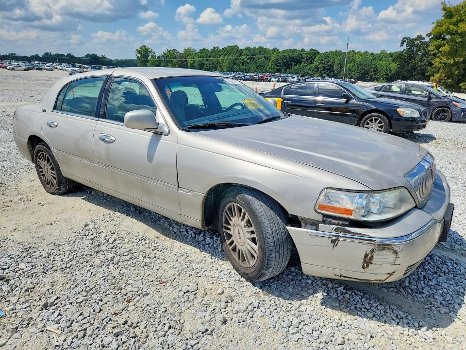 Photo 4 from auction – 2008 LINCOLN TOWN CAR with VIN 2LNHM82V68X659711