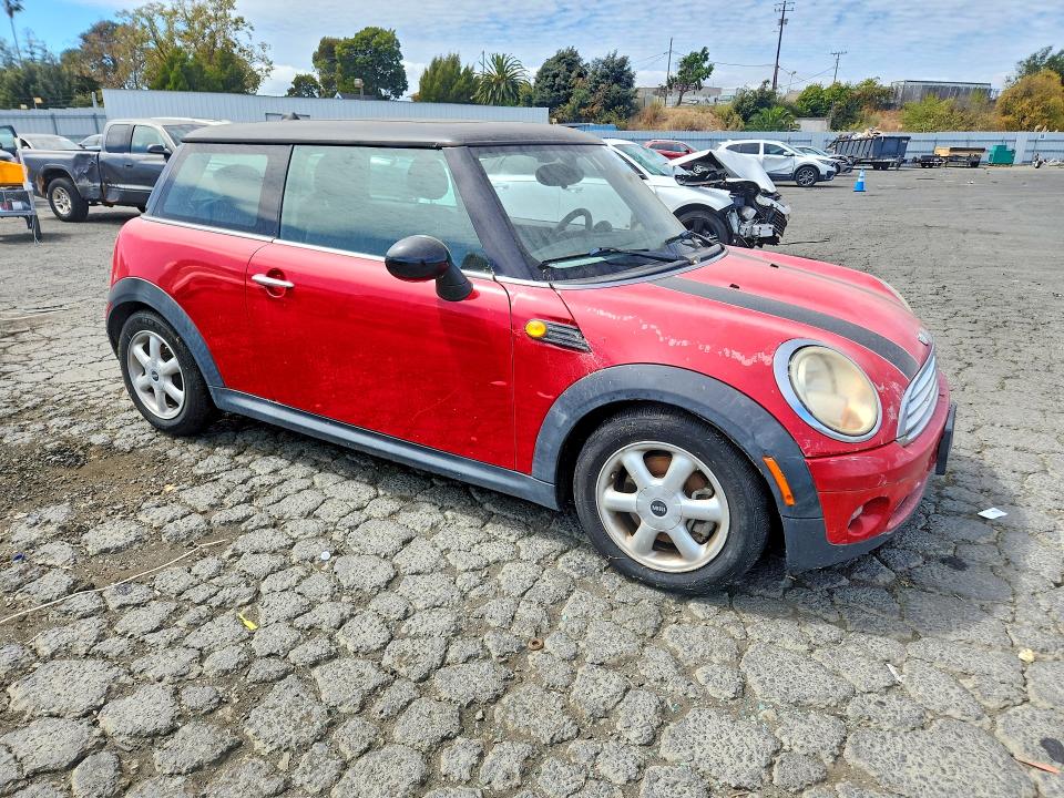 Photo 4 from auction – 2010 MINI COOPER with VIN WMWMF3C5XATZ62361
