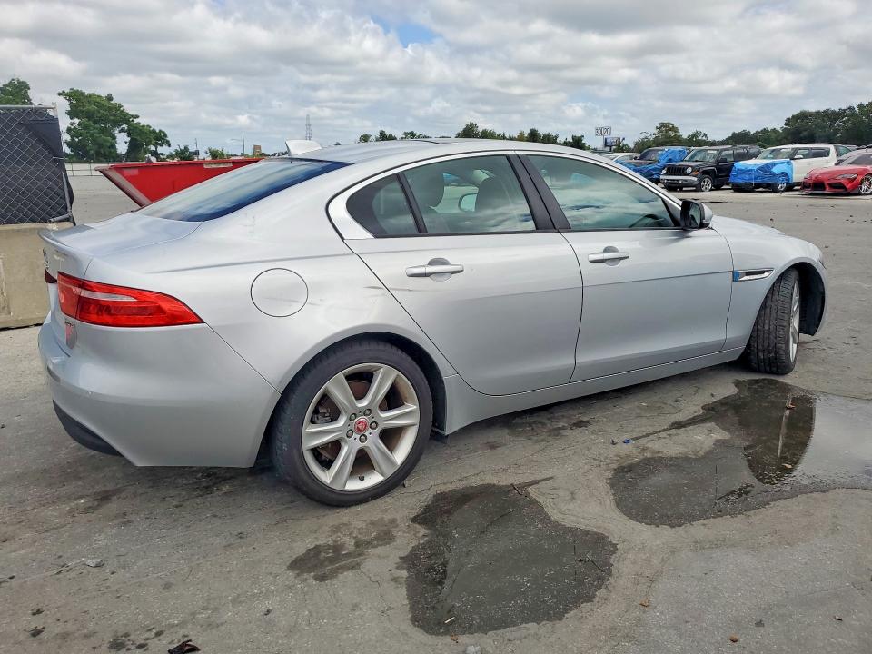 Photo 3 from auction – 2017 JAGUAR XE with VIN SAJAD4BN2HA970206
