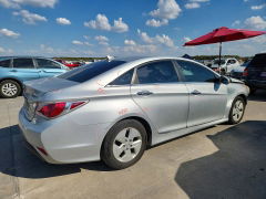 Photo 3 from auction – 2012 HYUNDAI SONATA with VIN KMHEC4A40CA022130