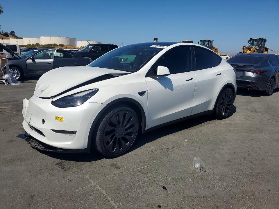 TESLA MODEL Y 2022 مع رقم تعريف المركبة 7SAYGDEF0NF415334 - صورة من المزاد