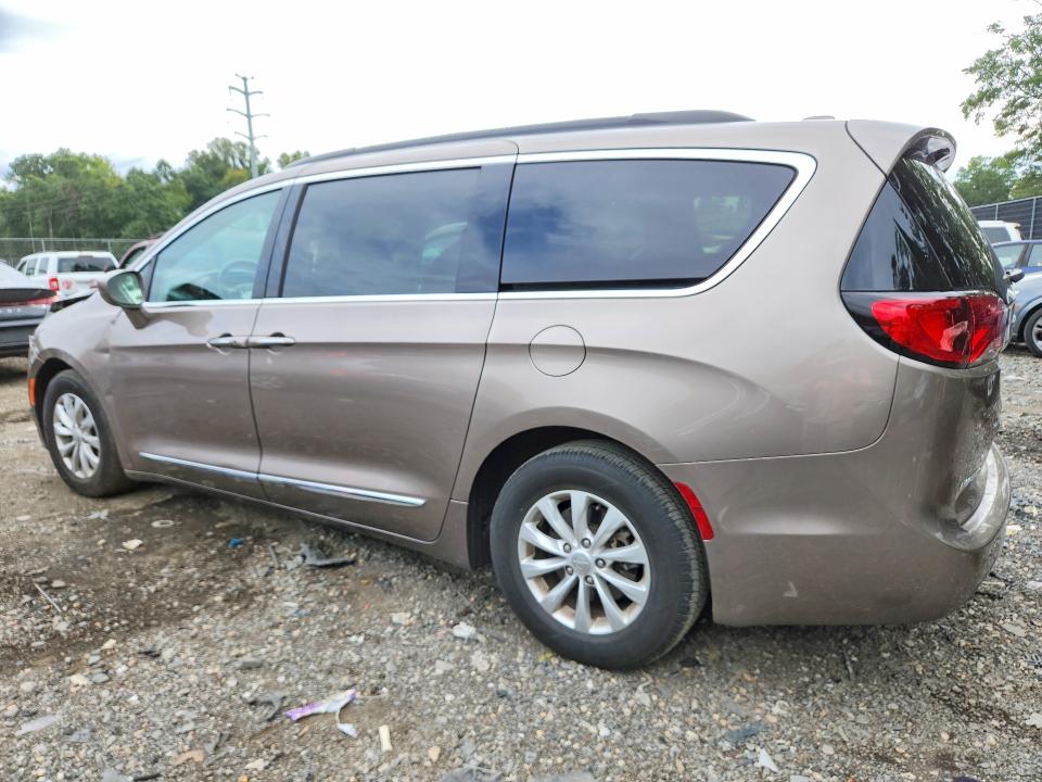 Снимка 2 от търг – 2017 CHRYSLER PACIFICA с VIN 2C4RC1BG3HR763856