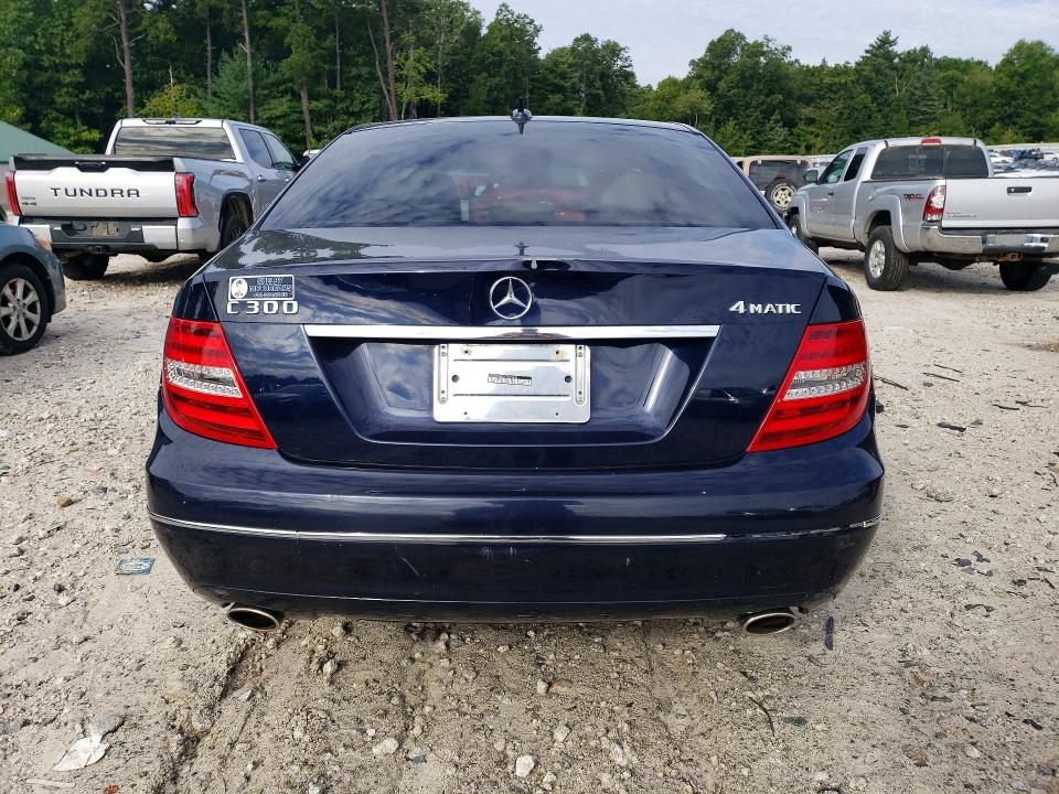 Photo 6 from auction – 2012 MERCEDES-BENZ C with VIN WDDGF8BB0CR229231