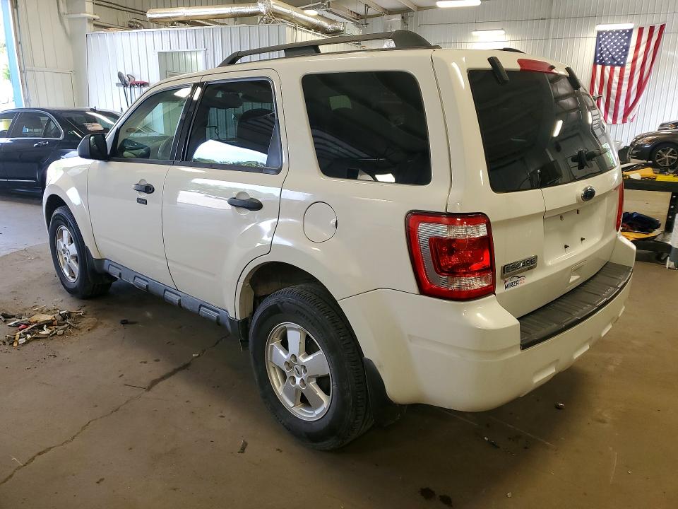 Photo 2 from auction – 2011 FORD ESCAPE with VIN 1FMCU0D73BKA37071