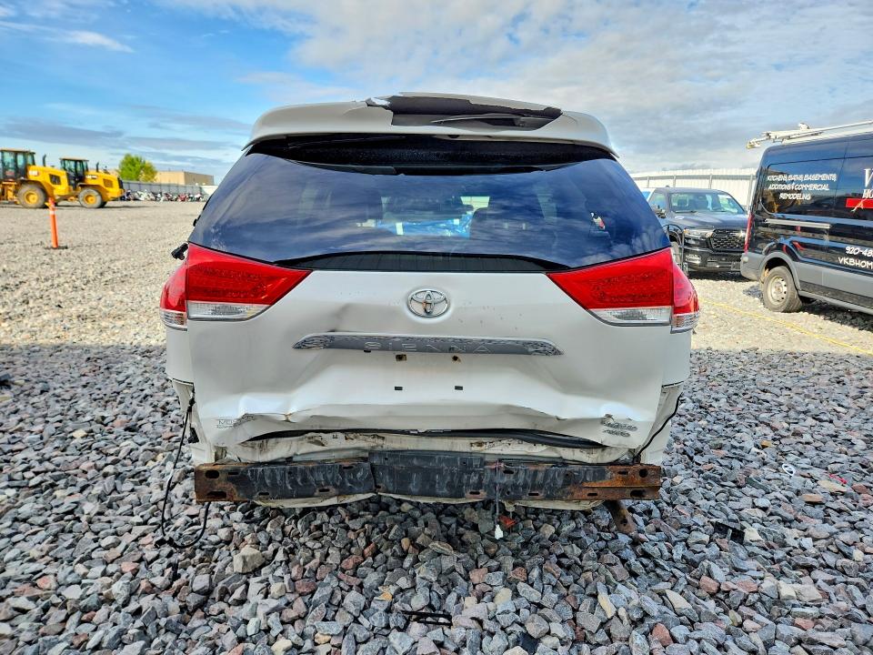 Снимка 6 от търг – 2011 TOYOTA SIENNA с VIN 5TDDK3DC5BS023954