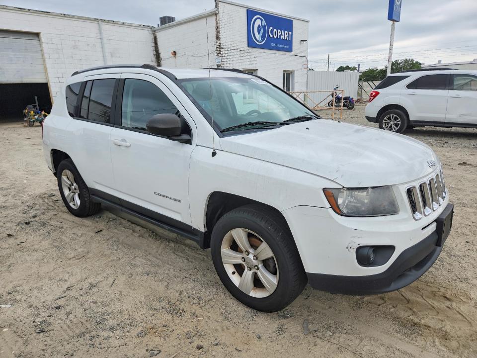 Снимка 4 от търг – 2015 JEEP COMPASS с VIN 1C4NJDBB8FD438825