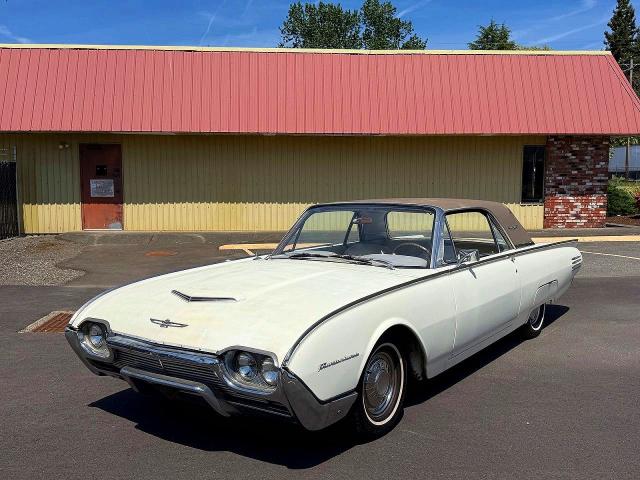 Photo 2 from auction – 1961 FORD T BIRD with VIN 1Y71Z139615