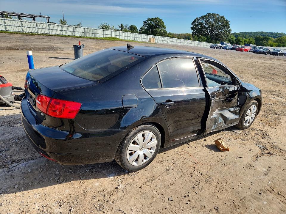 Photo 3 from auction – 2014 VOLKSWAGEN JETTA with VIN 3VWD07AJ6EM423703