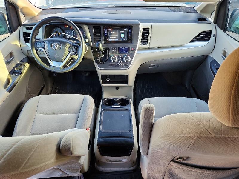 Zdjęcie 8 z aukcji – 2017 TOYOTA SIENNA z VIN 5TDKZ3DCXHS816680