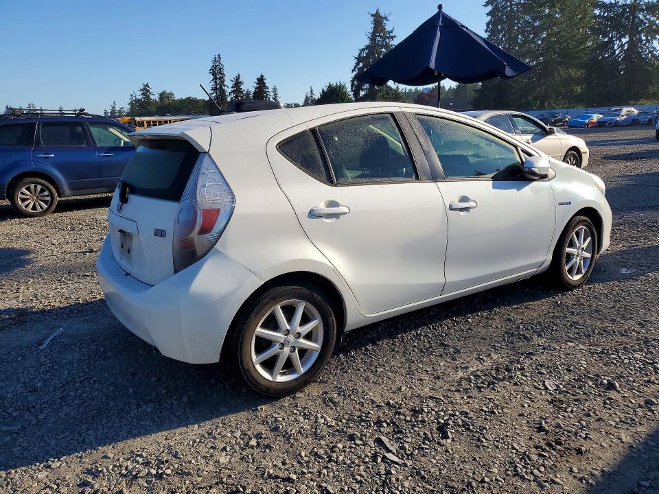 Photo 3 from auction – 2012 TOYOTA PRIUS C with VIN JTDKDTB32C1024370