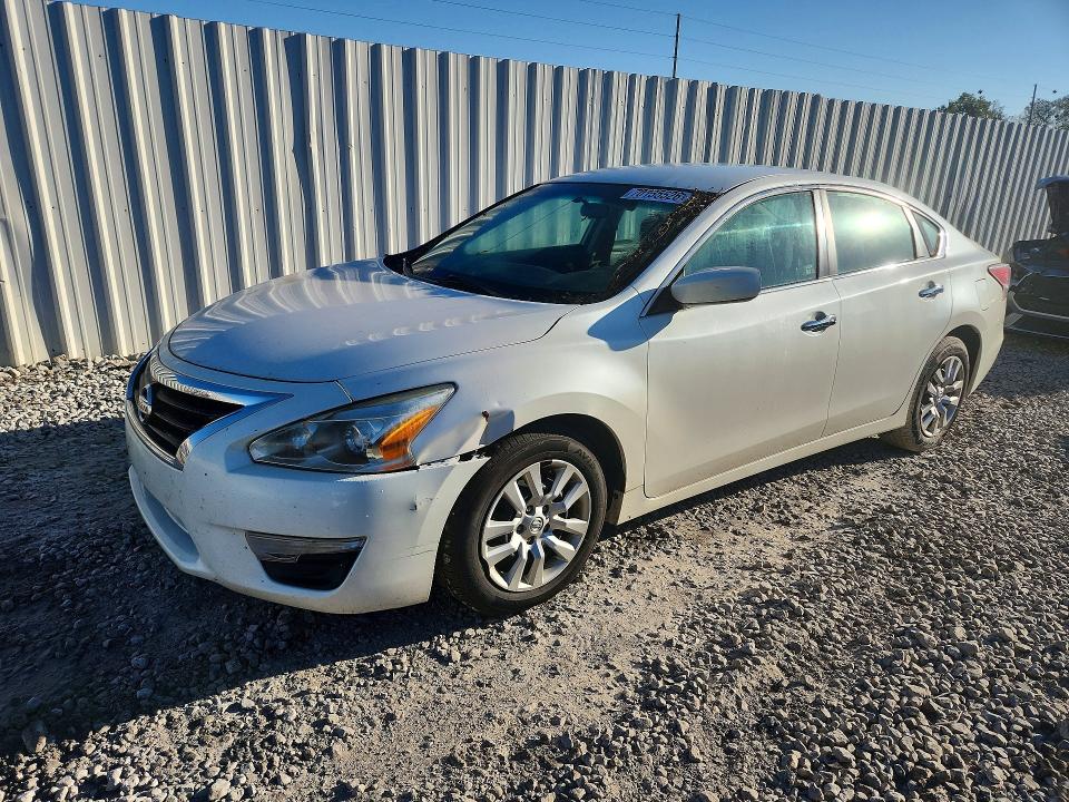 NISSAN ALTIMA 2015 с VIN 1N4AL3AP5FC105686 - Снимка от търг