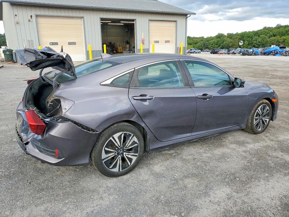 Photo 3 from auction – 2017 HONDA CIVIC with VIN 19XFC1F32HE213947