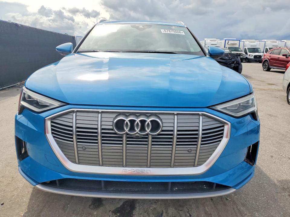 Photo 5 from auction – 2019 AUDI E-TRON with VIN WA1LABGE3KB012765