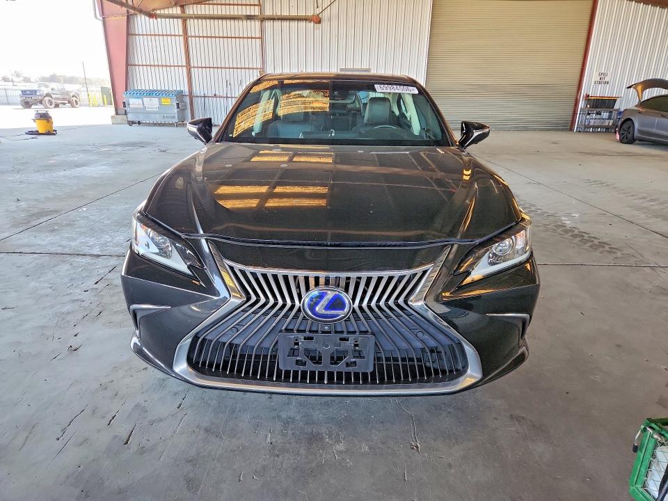 Фото 5 с аукциона – 2019 LEXUS ES с VIN 58AB21B16KU002169