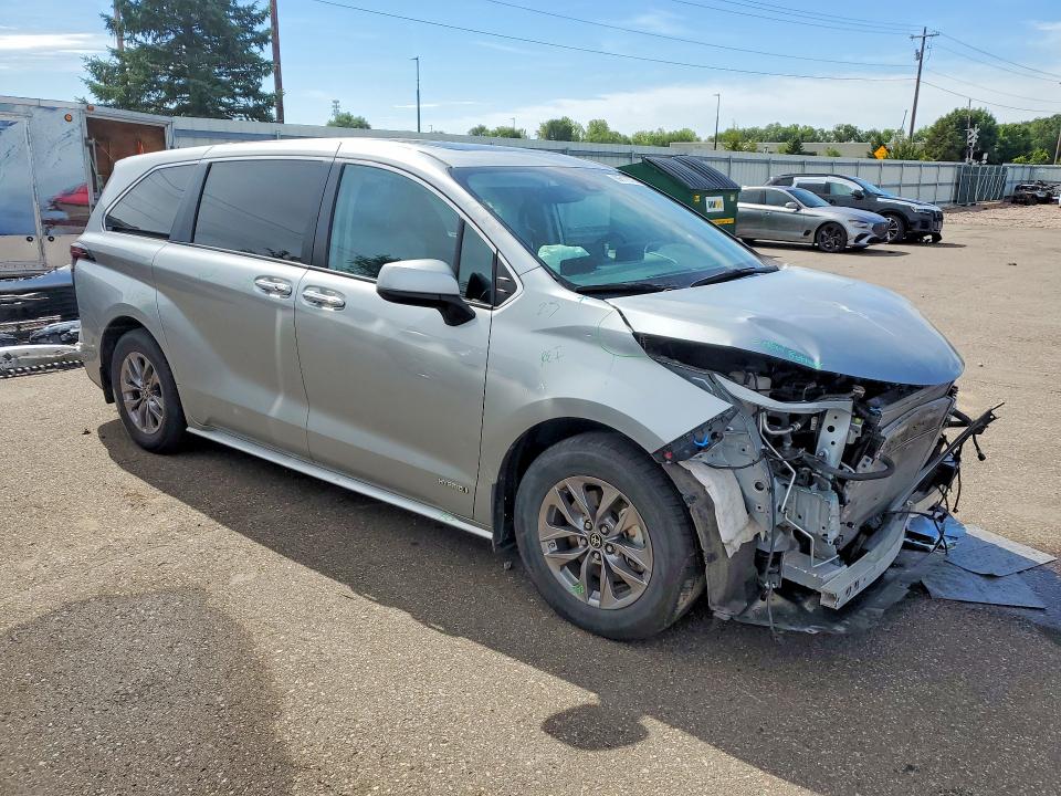 Photo 4 from auction – 2021 TOYOTA SIENNA with VIN 5TDYSKFCXMS014615
