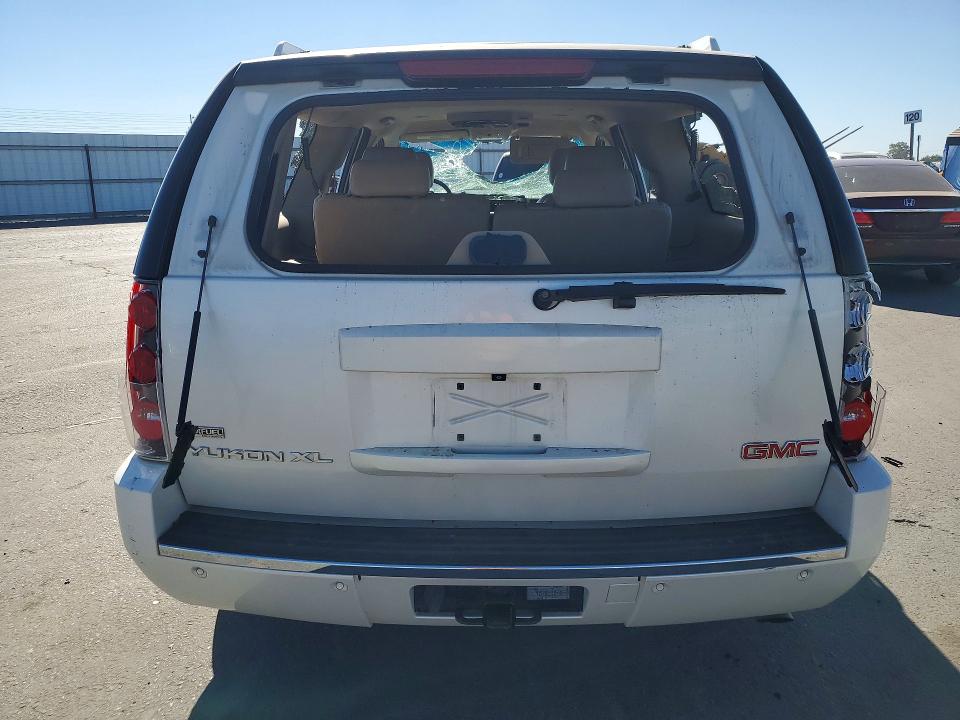 Photo 6 from auction – 2011 GMC YUKON XL with VIN 1GKS1MEF5BR185353