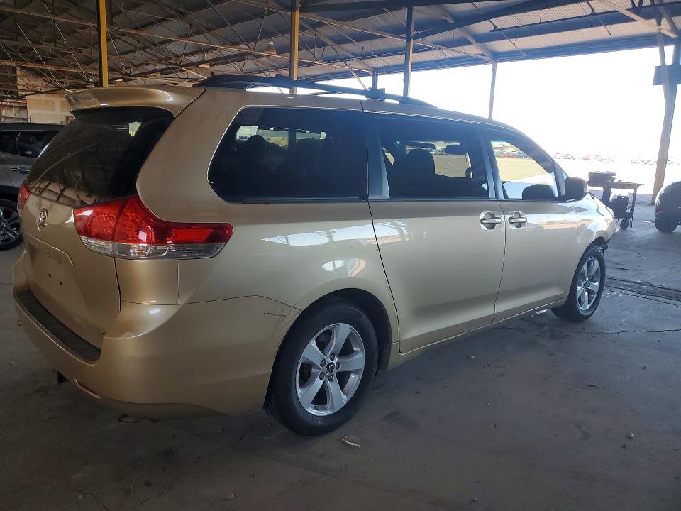 Foto 3 de la subasta – 2013 TOYOTA SIENNA con VIN 5TDKK3DC2DS300201