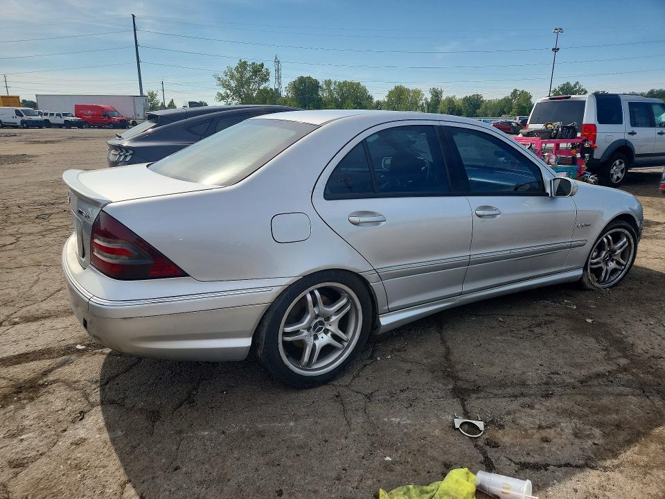 Photo 3 from auction – 2005 MERCEDES-BENZ C with VIN WDBRF76J35F569202