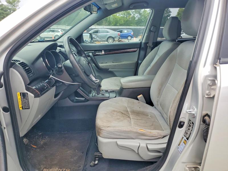 Photo 7 from auction – 2011 KIA SORENTO with VIN 5XYKT3A17BG019229