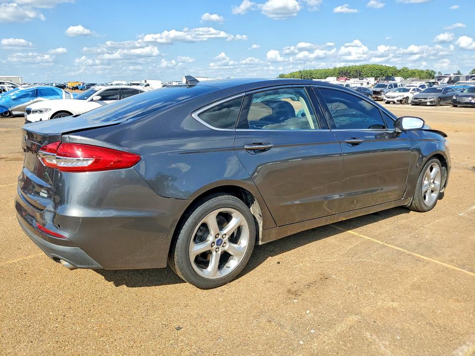 Снимка 3 от търг – 2019 FORD FUSION с VIN 3FA6P0CD3KR150911