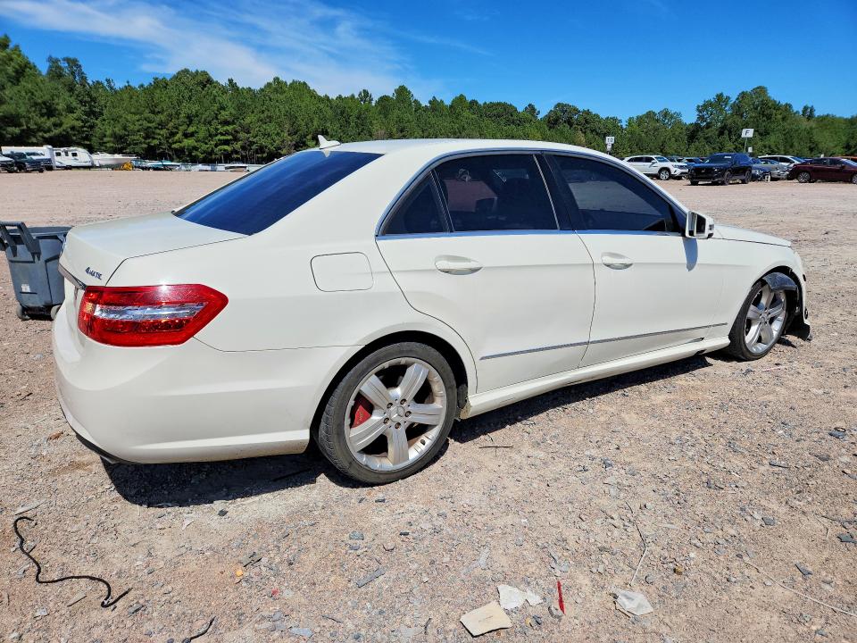 Photo 3 from auction – 2010 MERCEDES-BENZ E with VIN WDDHF8HB7AA073924