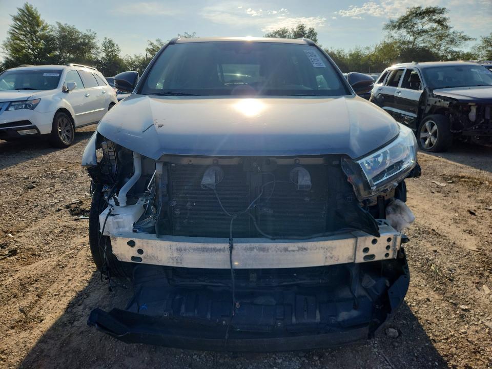 Photo 5 from auction – 2017 TOYOTA HIGHLANDER with VIN 5TDKZRFH4HS520095