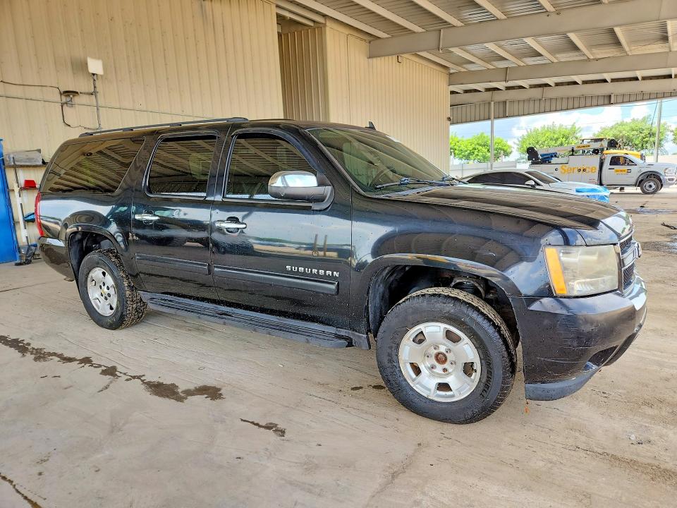 Photo 4 from auction – 2010 CHEVROLET SUBURBAN with VIN 1GNUKHE33AR197408