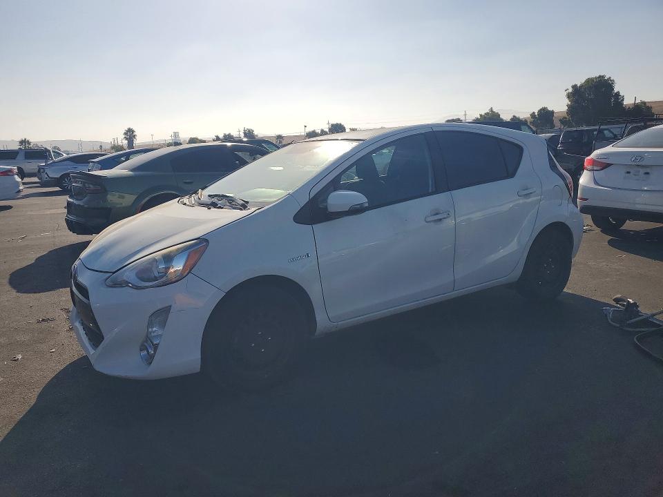 Photo 1 from auction – 2015 TOYOTA PRIUS C with VIN JTDKDTB31F1105381