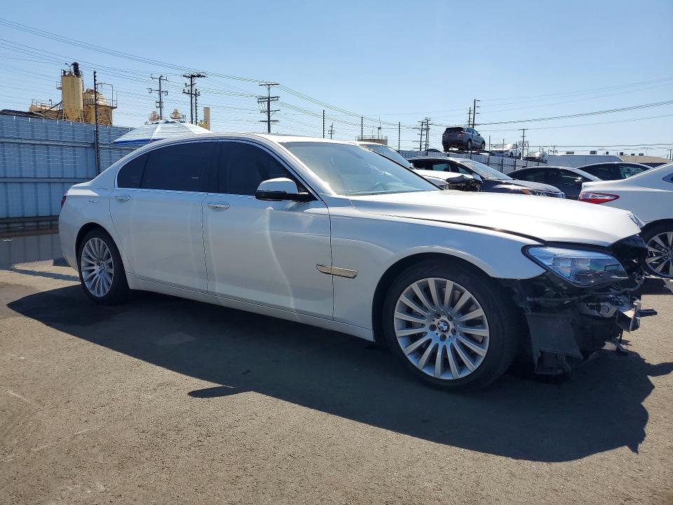 Снимка 4 от търг – 2013 BMW 750 с VIN WBAYE8C50DDE22181